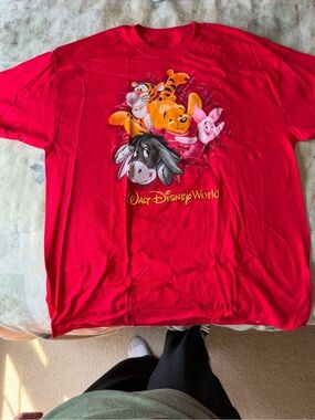 Disney World Winnie the Pooh& Friends  Red Graphic T-Shirt XL